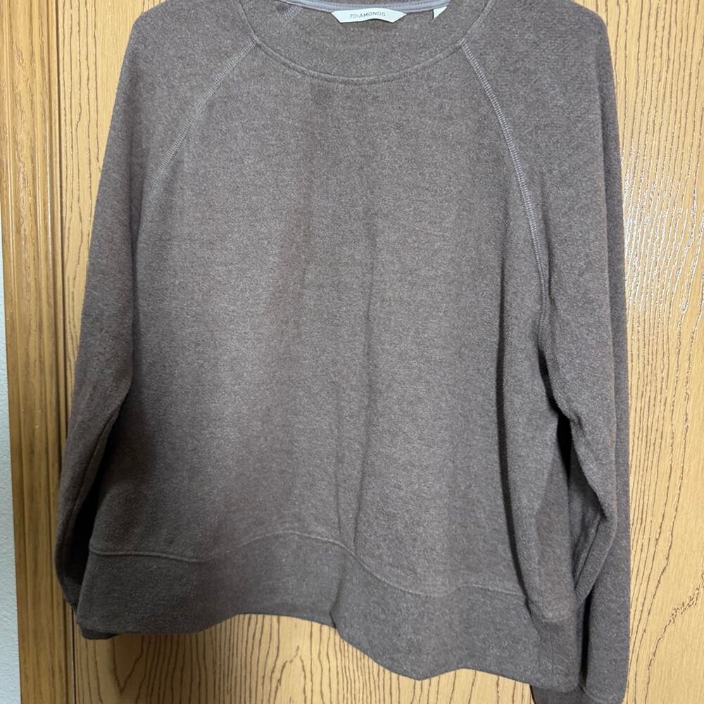 7 Diamonds warm shirt size Large